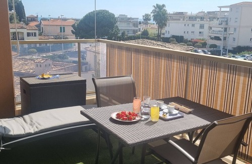 Saint-Laurent-du-Var Apartment | F2 NEW BRIGHT BEAUTIFUL NEAR SEA AND AMENITIES AIR CONDITIONING WIFI TERRACE GARAGE