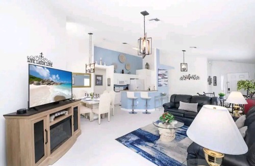 Lake Berkley House | Fabulous, Quiet Family Resort Vacation Home, South Facing Pool, Disney, SeaWorld