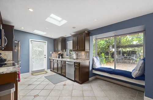 Lake Underhill House | Family & Pet Friendly (*additional pet fee applies), Charming Orlando Home!