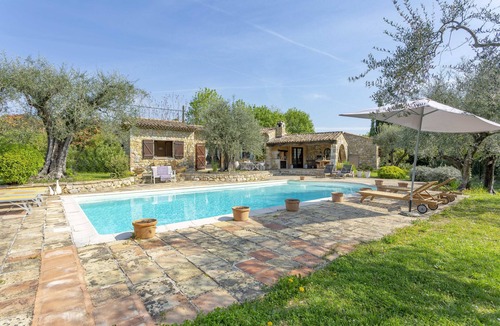 Mouans-Sartoux Villa | Family sized spacious garden and Pool Villa