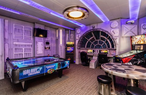 Davenport House | FANTASTIC GAME ROOM and CLOSEST TO WATERPARK!