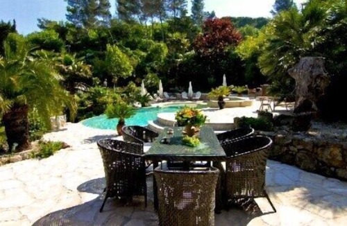 Mougins Villa | Fantastic Villa in Mougins with a super pool, 2 jacuzzis and a fantastic garden!