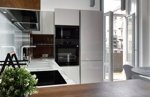 Zona Farini Apartment | Farini 74 Design Apartment – Metro M3, WiFi, AC