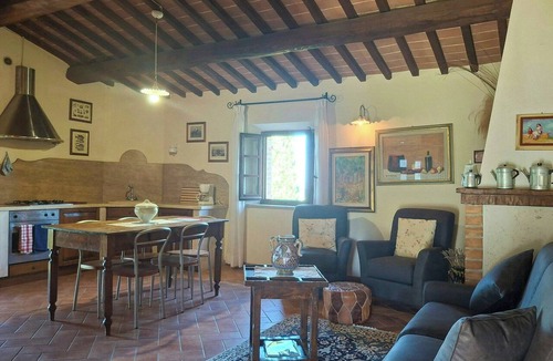 Asciano Apartment | Farmhouse apartment with pool near in Asciano