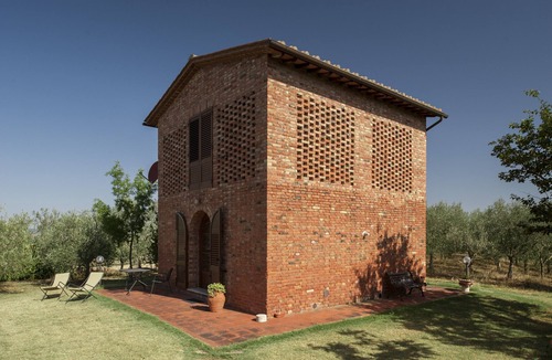 Bollano Apartment | Farmhouse for 3 people in Asciano and near Siena