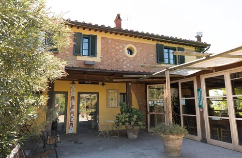 Montecastello House | Farmhouse in Tuscany with Pool & Near Pisa