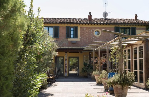 Montecastello House | Farmhouse in Tuscany with Pool & Near Pisa
