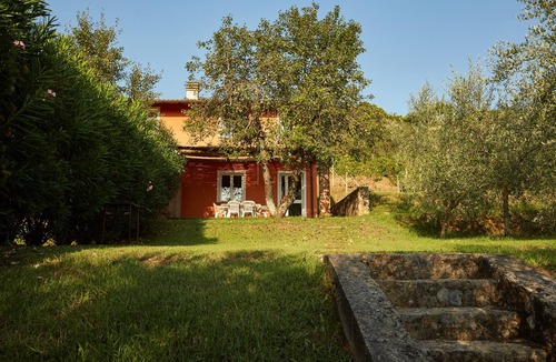 Nocchi House | Farmhouse La Gianna - Apartment in the hills - Beach club in Viareggio included