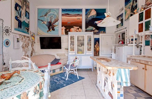 Vada Apartment | FASCINATING VACATIONS IN 'ART -
