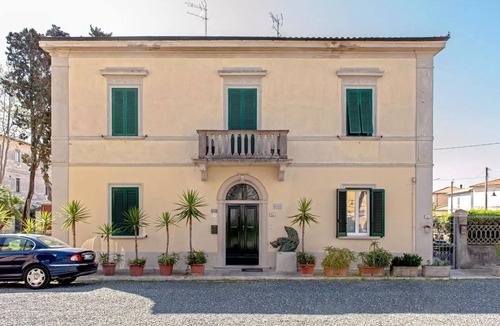 Vada Apartment | FASCINATING VACATIONS IN 'ART -