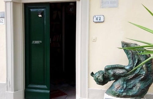 Vada Apartment | FASCINATING VACATIONS IN 'ART -
