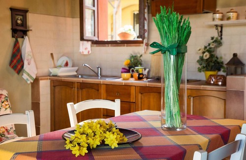 Lari Apartment | Flat in Lari, A/C, terrace, pool, restaurant, Wi-Fi, close to the village, Fr