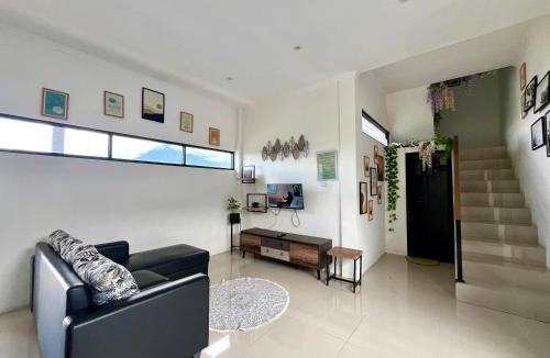 Sidomulyo Villa | Flower Hills 3BR Private Pool by Kamaria