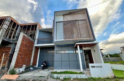 Sidomulyo Villa | Flower Hills 3BR Private Pool by Kamaria