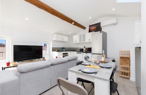 Saint-Paul-en-Foret Apartment | Forêt Royale YourHostHelper
