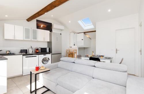 Saint-Paul-en-Foret Apartment | Forêt Royale YourHostHelper