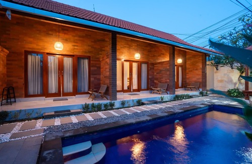 Babakan Villa | For Travellers Who Miss Home! Private Room with High Speed Wifi & Great Location