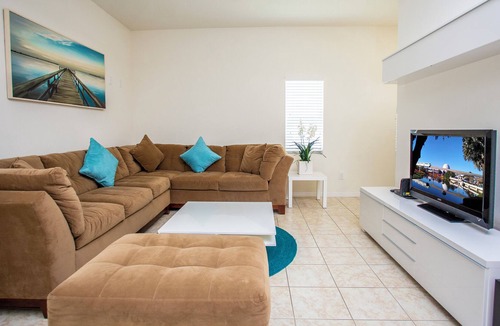 Bellavida House | Four Bedroom w Screened Pool Close to Disney 4563