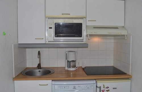 Frejus Port Apartment | Fréjus: 1BR Apt, Sleeps 5, Pool, Beach 150m, Parking, Pets OK
