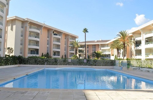 Frejus Port Apartment | Fréjus: 1BR Apt, Sleeps 5, Pool, Beach 150m, Parking, Pets OK