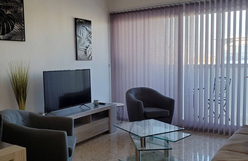Frejus Plage Apartment | Fréjus Plage T1 35m2, climatisé, 2 personnes, réno