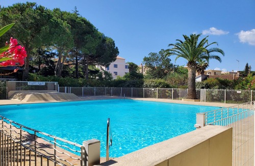 Frejus Plage Apartment | FREJUS Plage La Miougrano Air-conditioned studio of 29 m2 for 2 adults and 2 children, swimming pool, high speed WIFI and parking