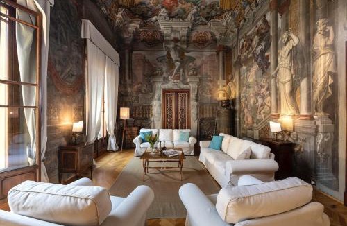 Sant' Ambrogio Apartment | Frescoed Renaissance Palazzo with 4 Ensuites near Duomo