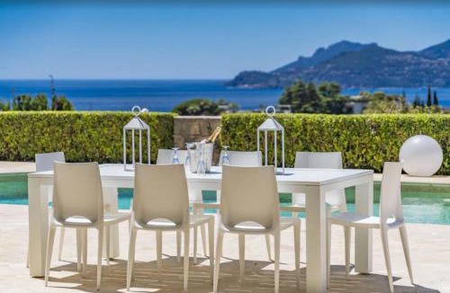 La Croix des Gardes Villa | FRGK "Belle villa contemporaine, avec une splendide vue panoramique sur la mer"