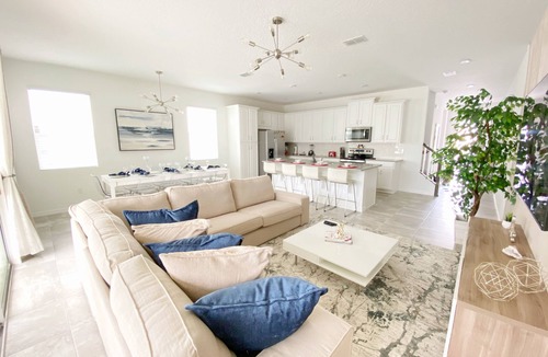 Four Corners House | FROZEN & HARRY POTTER Themed Rooms * Solara Resort - 5 bedrooms, Private Pool