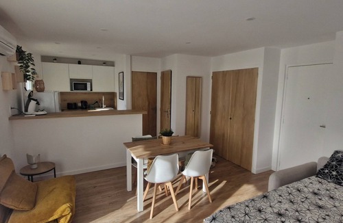 Boulouris-sur-Mer Apartment | Fully renovated 35 m2 studio 2 minutes from the beach.