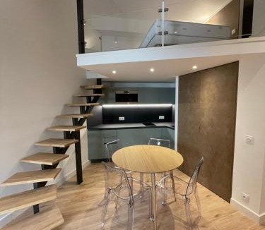 Quartier du Port Apartment | Garibaldi 11
