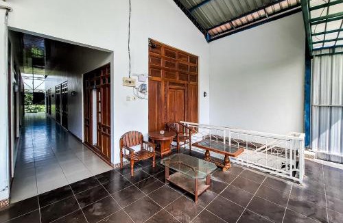 Kudus Hotel | Gatra Hotel Syariah near Alun Alun Kudus Mitra RedDoorz