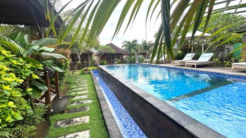 Mushroom Bay Resort | Gedong Nusa Huts