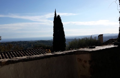 Saint-Jeannet Cottage | Gite de groupe La Ferrage in the heart of the cote d'azur. top value for money.