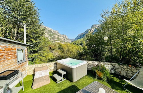 Le Bar-sur-Loup Apartment | Gite Fleur D'Oranger - Gite dans la Roche