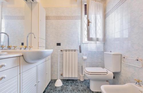Lido di Camaiore Apartment | GOLDEN LUXE - Crispi Apartment in Lido di Camaiore