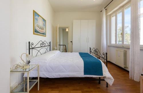 Lido di Camaiore House | Golden Luxe - Roman Luxury Villa in the Sea