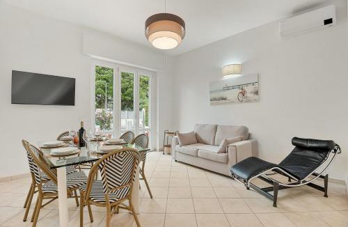 Lido di Camaiore Apartment | GOLDEN LUXE - Sunset by the Sea