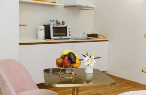 Rione VII Regola House | Golden palace luxury guest house