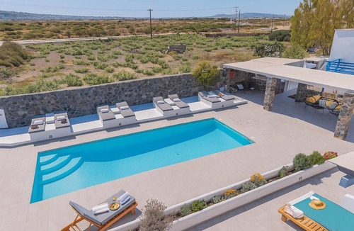 Agia Paraskevi House | Golden Sunrise Suites - Santorini Pool Bliss Suite