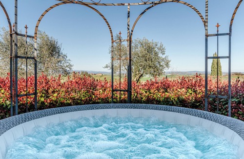 Radi Apartment | Golden View - Dream farmhouse in Tuscany with sauna and hot tub