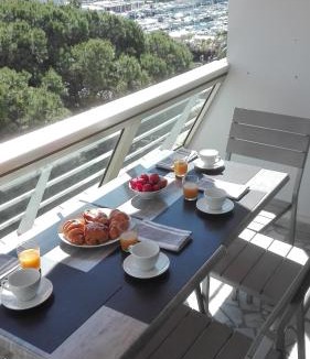 Golfe Juan Apartment | Grand studio climatisé en bord de mer avec parking sécurisé
