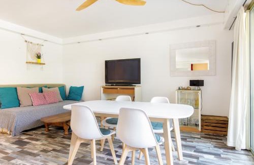 Golfe Juan Apartment | Grand Studio neuf face port et plage, parking privé