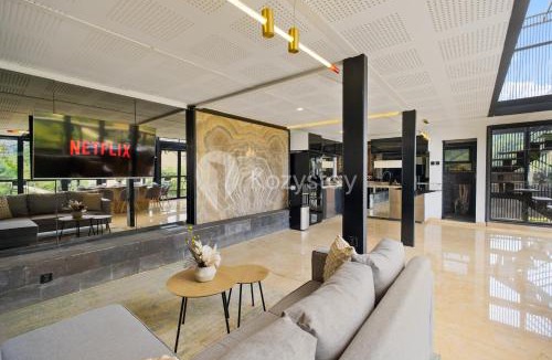Ciburial Villa | Griya Keraton Villa by Kozystay - Dago