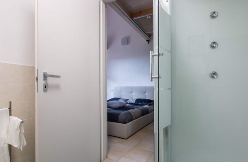 Pietrasanta Apartment | Ground floor apartment in the center with garden