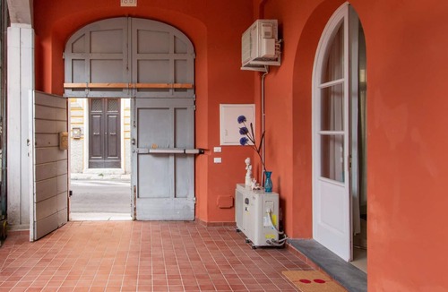 Pietrasanta Apartment | Ground floor apartment in the center with garden