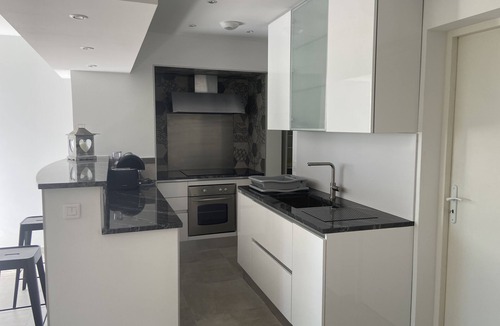 Gattieres Apartment | Ground floor apartment with sea and mountain views