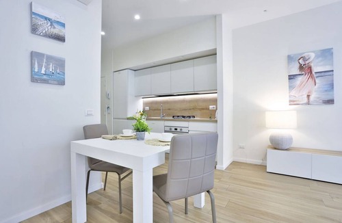 Vomero Apartment | GuestHost - Comfortable and bright apartment perfect for 2 people and equipped with all comforts, including a spacious 15 sqm balcony ideal for relaxing moments. The apartment is located in Via Cimarosa, in the lively Vomero district, an ideal area for a