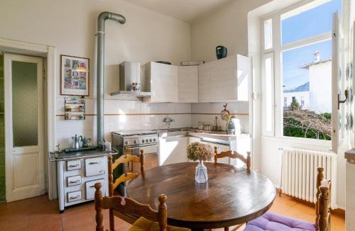 Consiglio di Rumo Apartment | GuestHost - Historic Villa with Garden & Lakeview