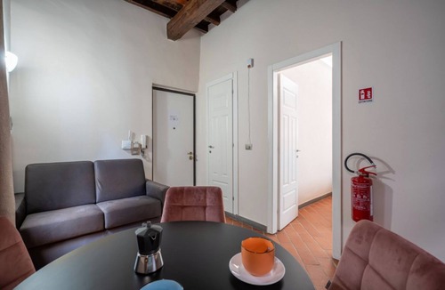 San Giovanni Apartment | GuestHost - Lovely apartment of about 30 sqm, able to accomodate up to 3 guests, located on the second floor of a well-maintained historic building (NO elevator). The property is in the heart of Florence’s historic center, just a two-minute walk from P
